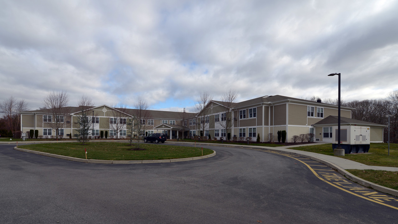 Saugatucket Springs in Hopkinton, RI - Foto de edificio