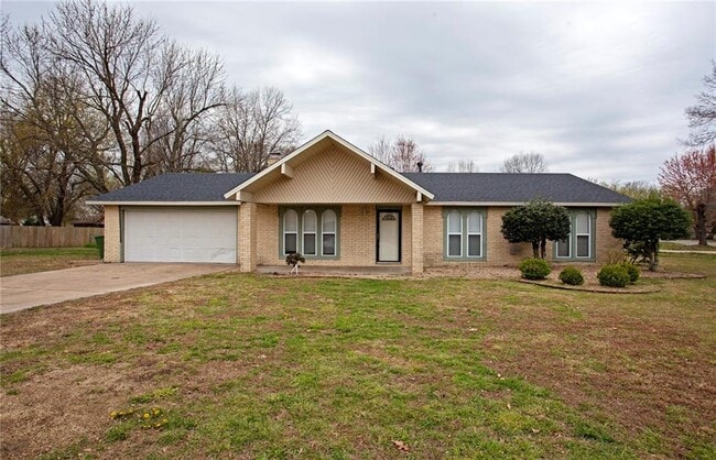 property at 2726 W Highland Cir
