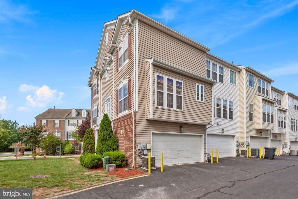 5311 Granite Step Trail in Centreville, VA - Building Photo