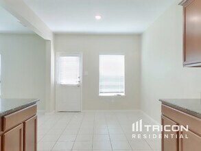 100 Comanche Plains Rd in La Marque, TX - Building Photo - Building Photo