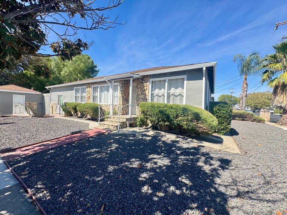 440 W 4th St in Pittsburg, CA - Building Photo