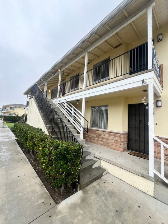 213-223 Wolff St in Oxnard, CA - Building Photo