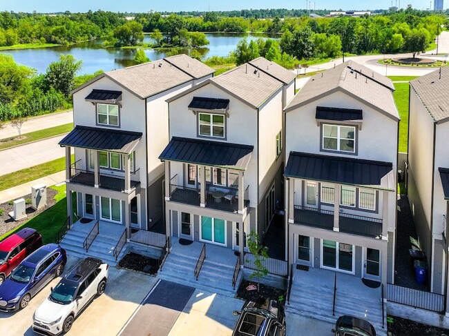 494 S Centro Cir in Shenandoah, TX - Foto de edificio - Building Photo