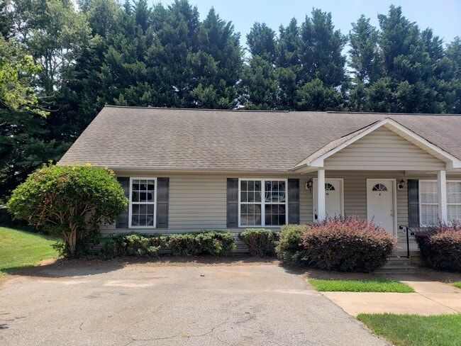 10 Leemike Ct, Unit 10