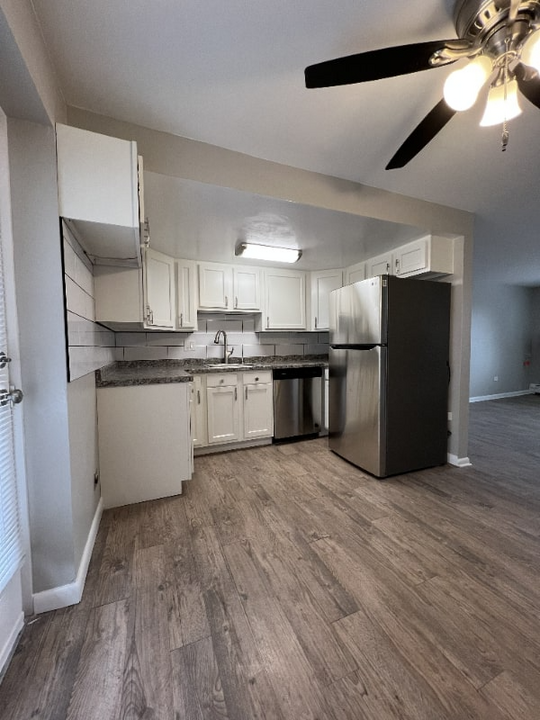 10760 W 8th Ave in Lakewood, CO - Building Photo