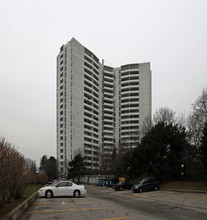 Graydon Hall in Toronto, ON - Building Photo - Building Photo