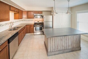 130 Van Dam St in Saratoga Springs, NY - Building Photo