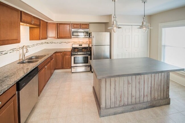 130 Van Dam St in Saratoga Springs, NY - Building Photo - Building Photo