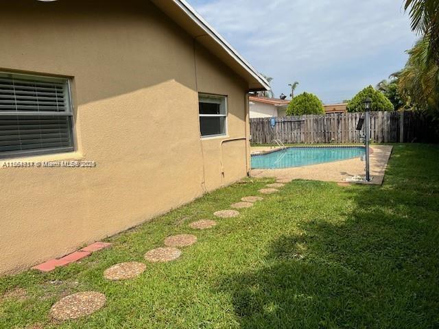 11360 NW 30th Pl in Sunrise, FL - Building Photo - Building Photo