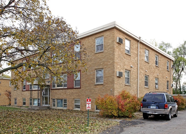 McCarrons Apartments in Roseville, MN - Building Photo - Building Photo