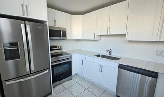 9480 Tangerine Pl in Davie, FL - Building Photo