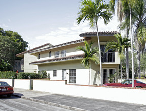 723-725 Biltmore Ct in Miami, FL - Building Photo - Building Photo