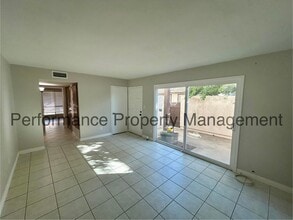 3333 El Encanto Ct in Bakersfield, CA - Building Photo - Building Photo