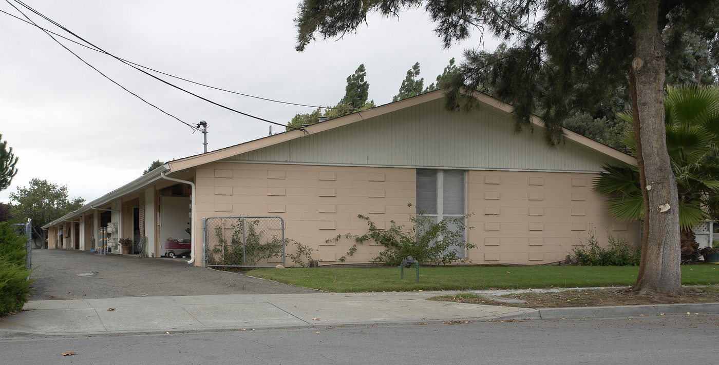 4230 Laurel St in Fremont, CA - Building Photo