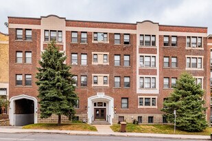 VanDyck in Montréal, QC - Building Photo