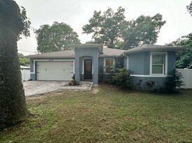 8924 N Highland Ave in Tampa, FL - Building Photo