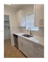 5718 Lincoln St in Hollywood, FL - Building Photo - Building Photo