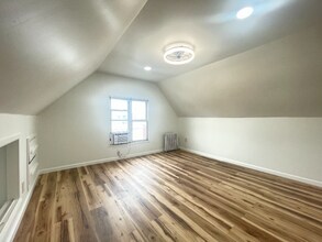 27 Newark Bay Ct in Bayonne, NJ - Building Photo - Building Photo