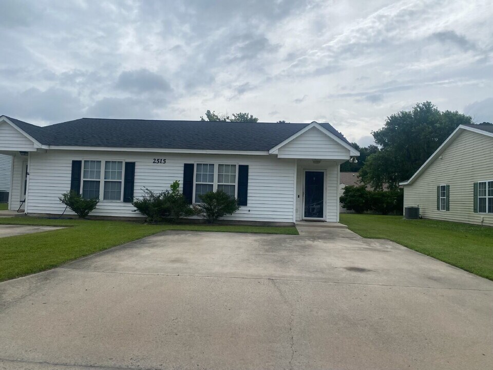 2515 East St in Winterville, NC - Building Photo