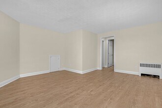 1722 Yakona Rd in Parkville, MD - Foto de edificio - Building Photo