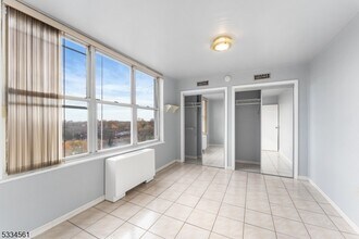 704-712 N Broad St, Unit 8E in Elizabeth, NJ - Building Photo - Building Photo