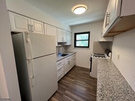 401 US-22 in North Plainfield, NJ - Building Photo