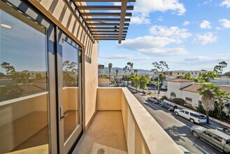 Alena on Haley in Santa Barbara, CA - Foto de edificio - Building Photo