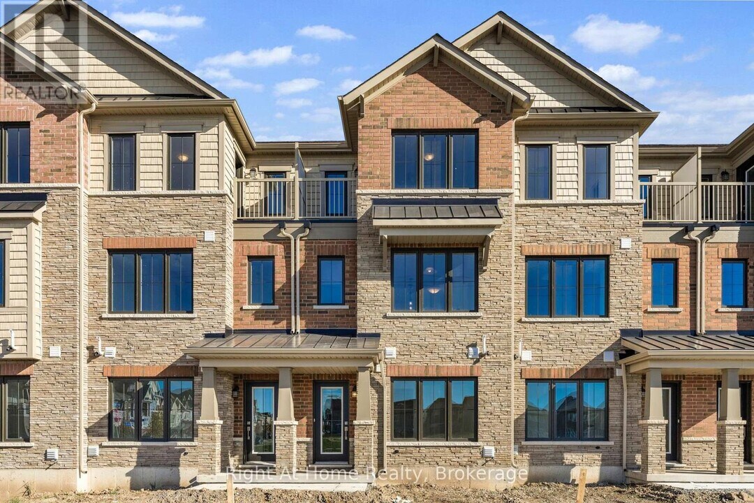 9 Lilac Ln in Thorold, ON - Building Photo