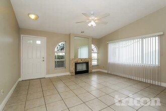 13402 Laraway Dr in Riverview, FL - Foto de edificio - Building Photo