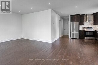 402 Centre St E in Richmond Hill, ON - Building Photo - Building Photo