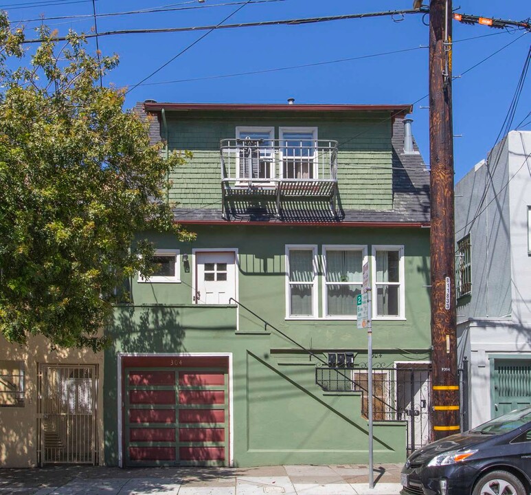 304 Holloway Ave in San Francisco, CA - Building Photo