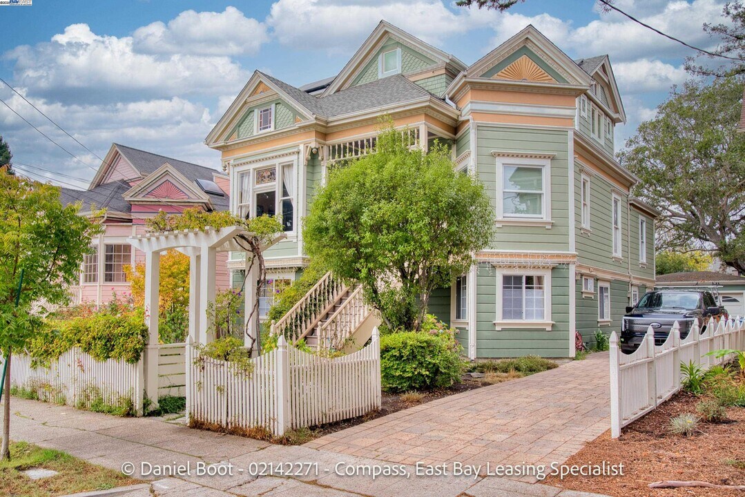 2141 Ward St in Berkeley, CA - Building Photo