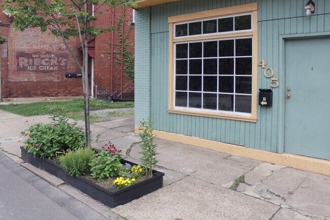 405 S Trenton Ave, Unit 2 in Pittsburgh, PA - Building Photo - Building Photo