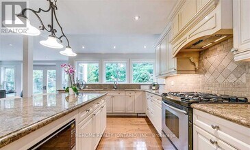 282 Gatestone Ave in Oakville, ON - Building Photo - Building Photo