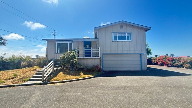 2580 Vaissade Rd in Arcata, CA - Building Photo - Building Photo