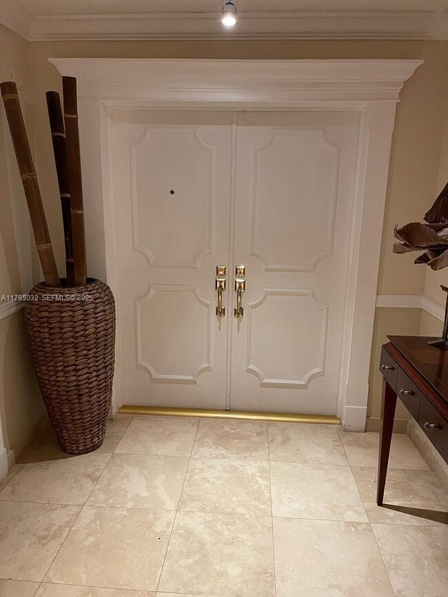 600 Grapetree Dr in Key Biscayne, FL - Building Photo - Building Photo