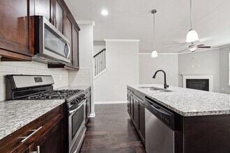 5590 Bright Cross Wy in Suwanee, GA - Building Photo - Building Photo