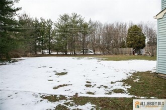 15 Clemmens Ct in Edison, NJ - Building Photo - Building Photo