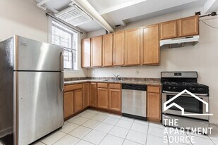 3321 N Lakewood Ave, Unit G in Chicago, IL - Building Photo