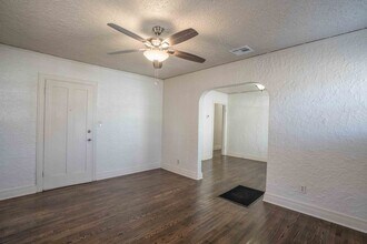 1220 S Zunis Ave in Tulsa, OK - Building Photo - Building Photo