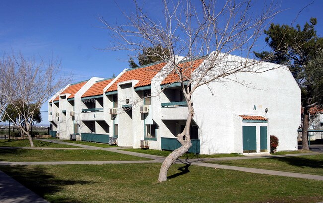 Arbor at Palmdale Apartments in Palmdale, CA - Foto de edificio - Building Photo