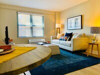 The Maynard at 2545 W Fitch photo'