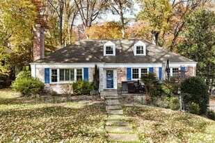 3061 N Oakland St in Arlington, VA - Building Photo