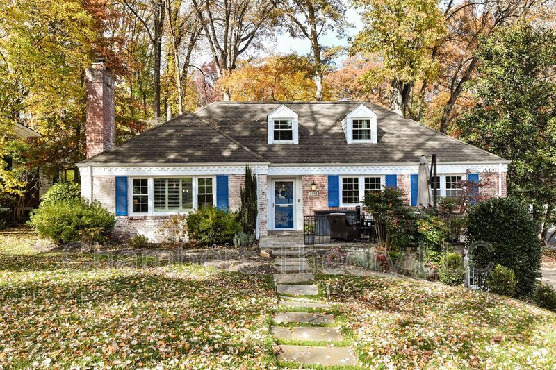 3061 N Oakland St in Arlington, VA - Building Photo