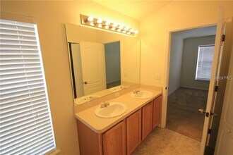 6783 Breezy Palm Dr in Riverview, FL - Building Photo - Building Photo