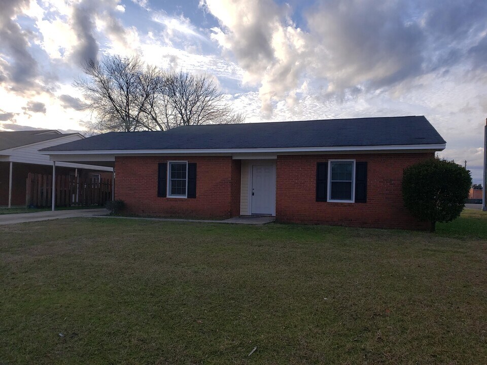 905 Doll St in Fayetteville, NC - Building Photo