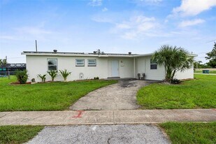 21530 Glendale Ave in Port Charlotte, FL - Building Photo