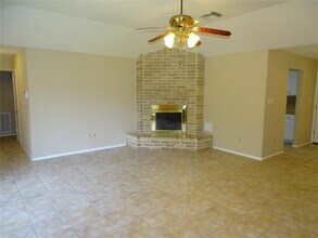7247 Barton Oaks Dr in Houston, TX - Building Photo - Building Photo
