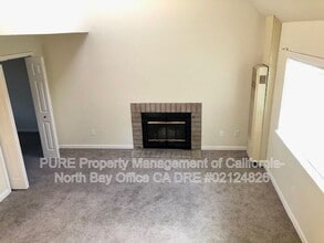 941 E Cotati Ave in Cotati, CA - Building Photo - Building Photo