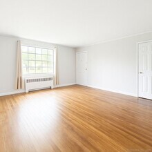 74 Mencel Cir, Unit B in Bridgeport, CT - Building Photo - Building Photo